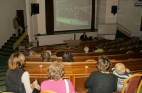 V aule bylo možno shlédnout studenstké filmy. V aule bylo možno shlédnout studenstké filmy.