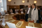 ... a s tímto ředitelem jsem měl pořád problémy - ve soborvně byla připravena galerie všech 12 ředitelů školy. ... a s tímto ředitelem jsem měl pořád problémy - ve soborvně byla připravena galerie všech 12 ředitelů školy.